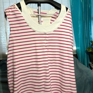 dark pink& whitetop 🎉Buy 2$5 items, get 1 free.🎉